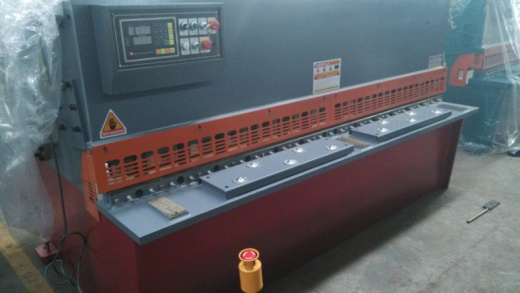 Гильотинные ножницы Quasar QC12Y-4х2500  Пермь